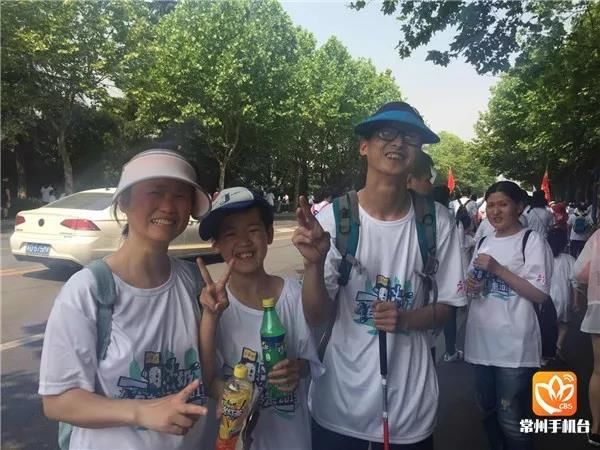 中国游泳队残奥会首金_残奥会游泳冠军周聪_残奥会游泳冠军男